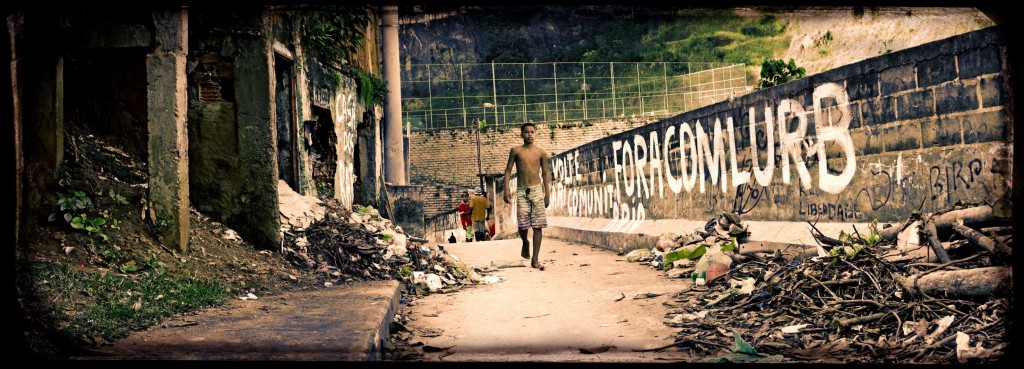 16 FAVELA RIO DE JANEIRO